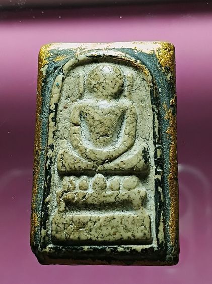 พระสมเด็จวัดระฆัง พิมพ์ไกเซอร์ รุ่นเเรก เก่ามาก สร้างยุคต้น สร้างสมัยร.5 พระสภาพใช้เลี่ยมทองแบบเปิดหน้าเปิดหลัง เเกะออกมาจากกรอบทองโบราณเก่า