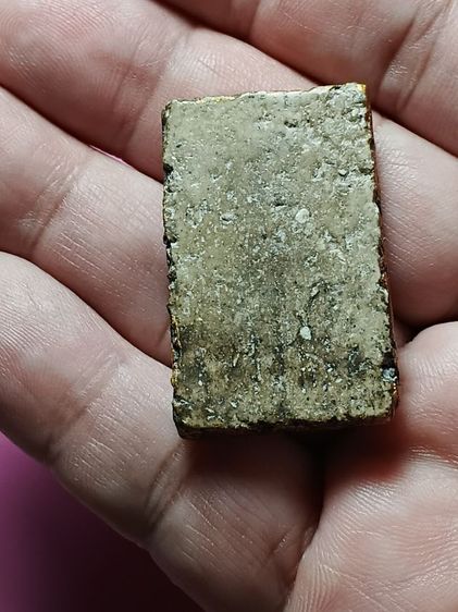 พระสมเด็จวัดระฆัง พิมพ์ไกเซอร์ รุ่นเเรก เก่ามาก สร้างยุคต้น สร้างสมัยร.5 พระสภาพใช้เลี่ยมทองแบบเปิดหน้าเปิดหลัง เเกะออกมาจากกรอบทองโบราณเก่า รูปที่ 8