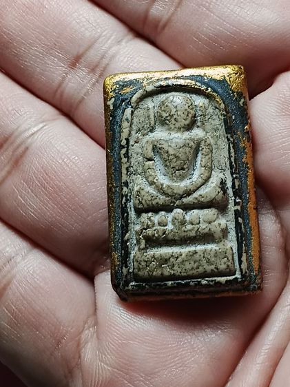 พระสมเด็จวัดระฆัง พิมพ์ไกเซอร์ รุ่นเเรก เก่ามาก สร้างยุคต้น สร้างสมัยร.5 พระสภาพใช้เลี่ยมทองแบบเปิดหน้าเปิดหลัง เเกะออกมาจากกรอบทองโบราณเก่า รูปที่ 7