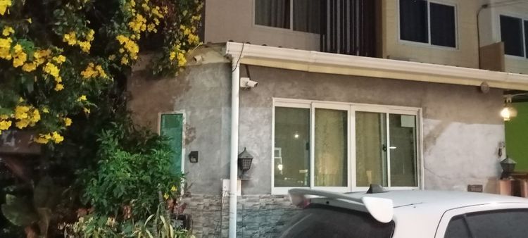 บ้านทาวน์โฮม 4 ห้องนอน 2 ห้องน้ำ 1 ที่จอดรถบ้านริมต่อเติมเต็ม