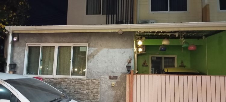 อื่นๆ 2015 มีบางส่วน ไม่ใช่ บ้านทาวน์โฮม 4 ห้องนอน 2 ห้องน้ำ 1 ที่จอดรถบ้านริมต่อเติมเต็ม รูปที่ 3