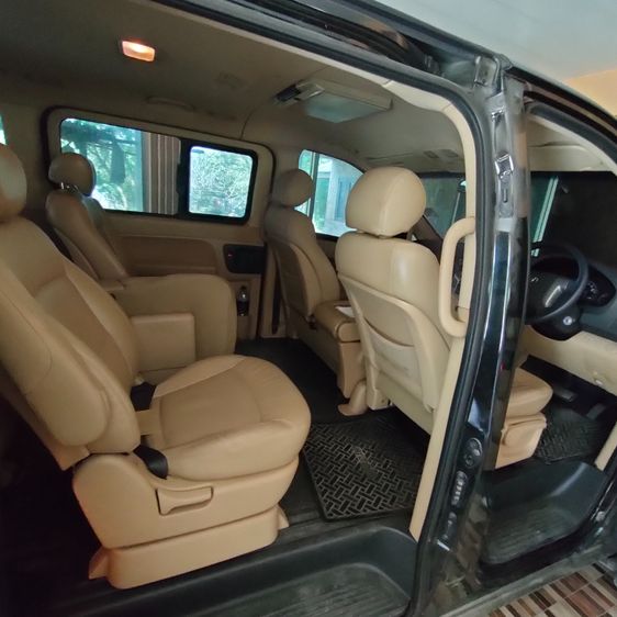 Hyundai H-1  2017 2.5 Elite Van ดีเซล เกียร์อัตโนมัติ ดำ รูปที่ 3