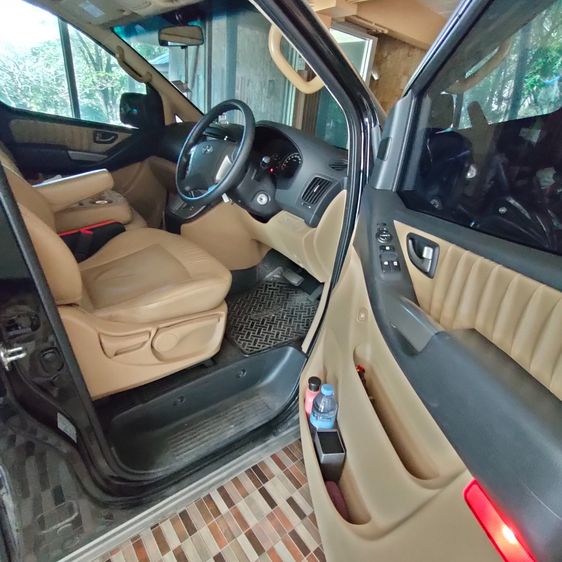 Hyundai H-1  2017 2.5 Elite Van ดีเซล เกียร์อัตโนมัติ ดำ รูปที่ 4