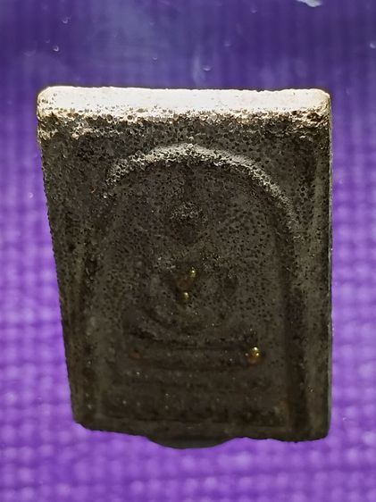 พระสมเด็จเก่า ไม่ทราบที่ ฝังเม็ดทองเก่าโบราณอยู่บนองค์พระหลายเม็ด ได้เหมายกหิ้งมาจากบ้านคุณยายเก่า พระสวยสมบูรณ์มาก เเต่ไม่รู้ที่ครับ รูปที่ 8