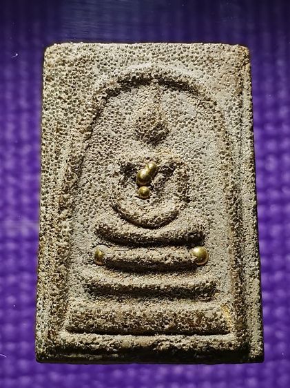 พระสมเด็จเก่า ไม่ทราบที่ ฝังเม็ดทองเก่าโบราณอยู่บนองค์พระหลายเม็ด ได้เหมายกหิ้งมาจากบ้านคุณยายเก่า พระสวยสมบูรณ์มาก เเต่ไม่รู้ที่ครับ รูปที่ 11