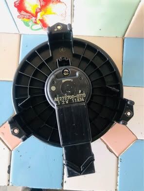 พัดลมแอร์รถยนต์ในรถ วีโก้