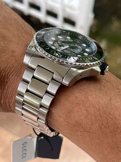 GUCCI Dive Snake XL Swiss 45 mm Stainless Steel Black Dial Men’s 's Quartz Watch YA136218 รูปที่ 13