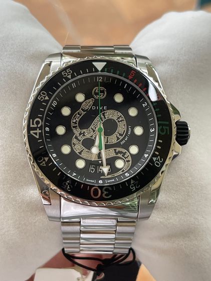 GUCCI Dive Snake XL Swiss 45 mm Stainless Steel Black Dial Men’s 's Quartz Watch YA136218 รูปที่ 16