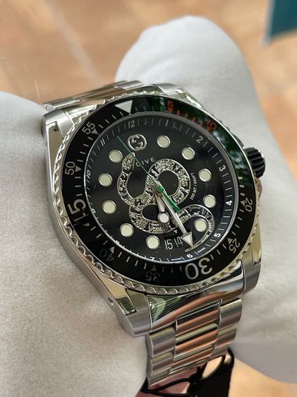 GUCCI Dive Snake XL Swiss 45 mm Stainless Steel Black Dial Men’s 's Quartz Watch YA136218 รูปที่ 3