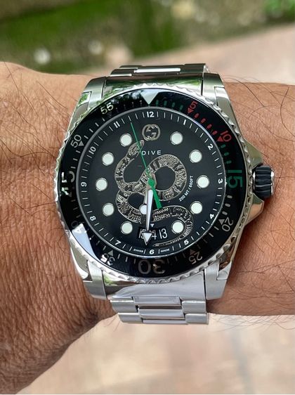GUCCI Dive Snake XL Swiss 45 mm Stainless Steel Black Dial Men’s 's Quartz Watch YA136218 รูปที่ 10
