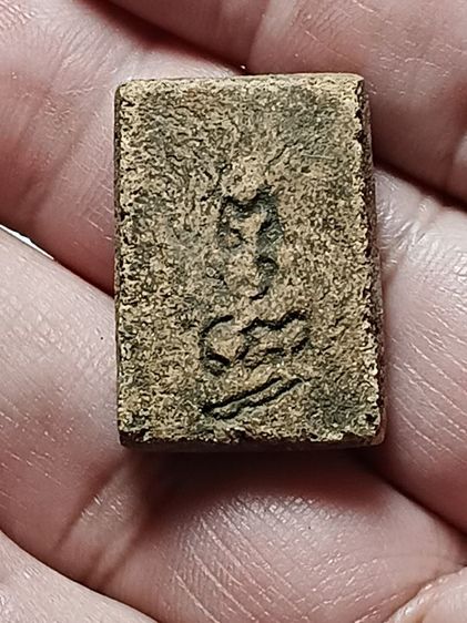 พระพุทธโธน้อย คุณแม่บุญเรือน เนื้อดินเก่า พิมพ์สี่เหลี่ยม สร้างราวปี 2495 เเจกเฉพาะศิษย์ใกล้ชิด เก่ามาก หาชมยาก พบน้อย รูปที่ 8