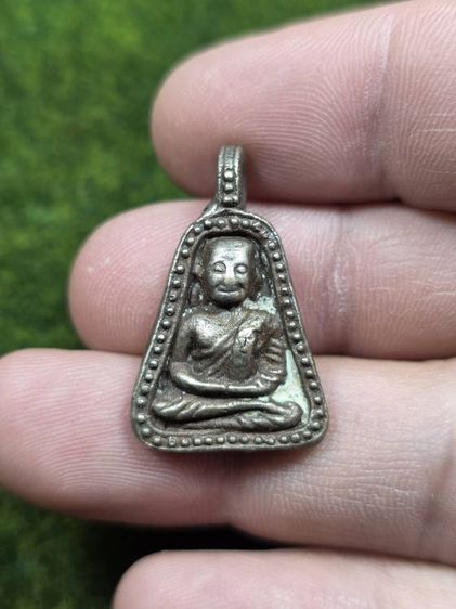 พระเหรียญจอบใหญ่หลวงพ่อเงินวัดบางคลานเนื้อสีเงินเก่า