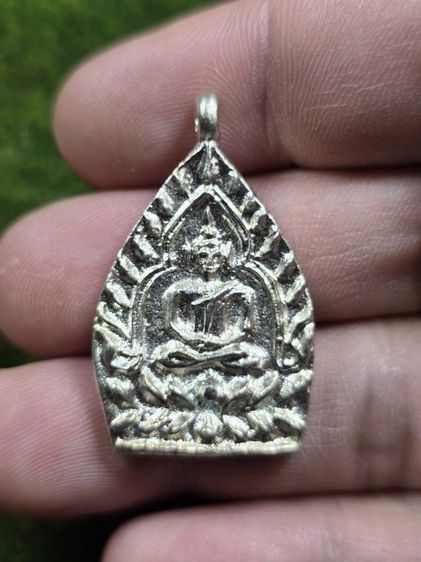 พระเหรียญเจ้าสัวหลวงปู่บุญเนื้อสีเงินเก่าๆ