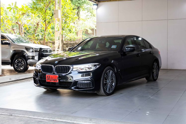 BMW Series 5 2019 530e Sedan ปลั๊กอินไฮบริด (PHEV) ไม่ติดแก๊ส เกียร์อัตโนมัติ ดำ รูปที่ 3