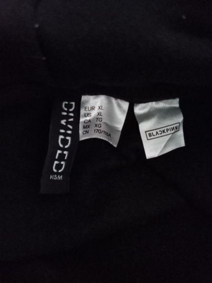 BLACKPINK 
ฮู้ดครอป สีดำ เท่มาก ใส่ถ่ายรปคือปัง
ป้ายแท้ครบ 
สภาพดี ลายชัด
 รูปที่ 4
