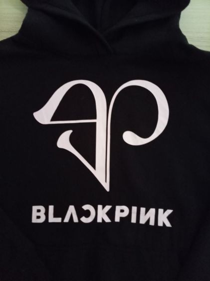BLACKPINK 
ฮู้ดครอป สีดำ เท่มาก ใส่ถ่ายรปคือปัง
ป้ายแท้ครบ 
สภาพดี ลายชัด
 รูปที่ 3