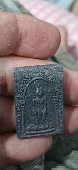 พระผงหลวงพ่อโต วัดป่าเลไลยก์ อ.เมือง จ.สุพรรณบุรี พิมพ์นิยมสีดำ มีกล่องวัด สร้างด้วยเนื้อรักเก่า รูปที่ 4