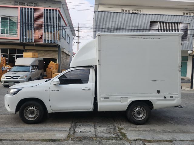 รถ Toyota Hilux Revo 2.4 J สี ขาว