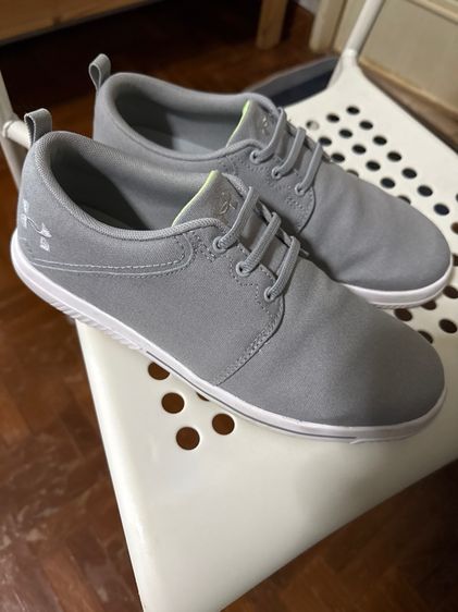 รองเท้า UA