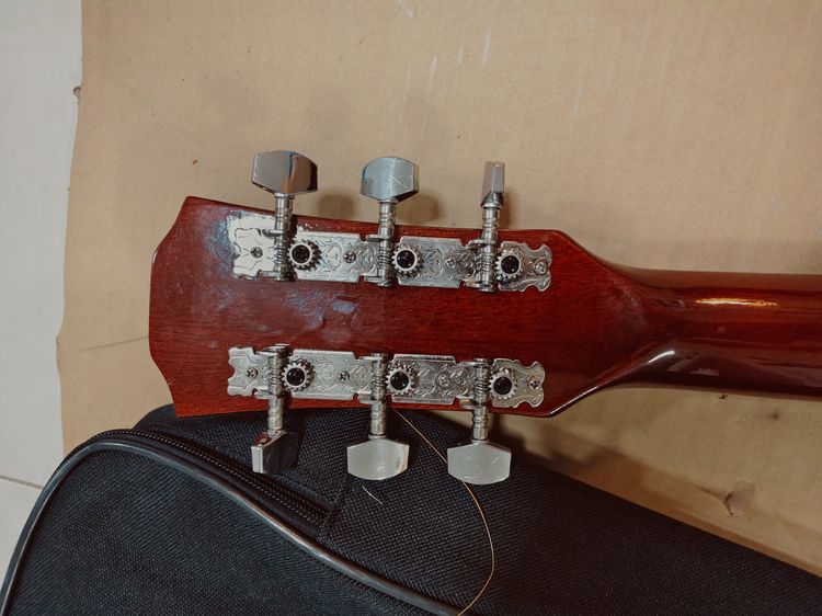 กีต้าร์โปร่งพร้อมกระเป๋าใส่ รูปที่ 5