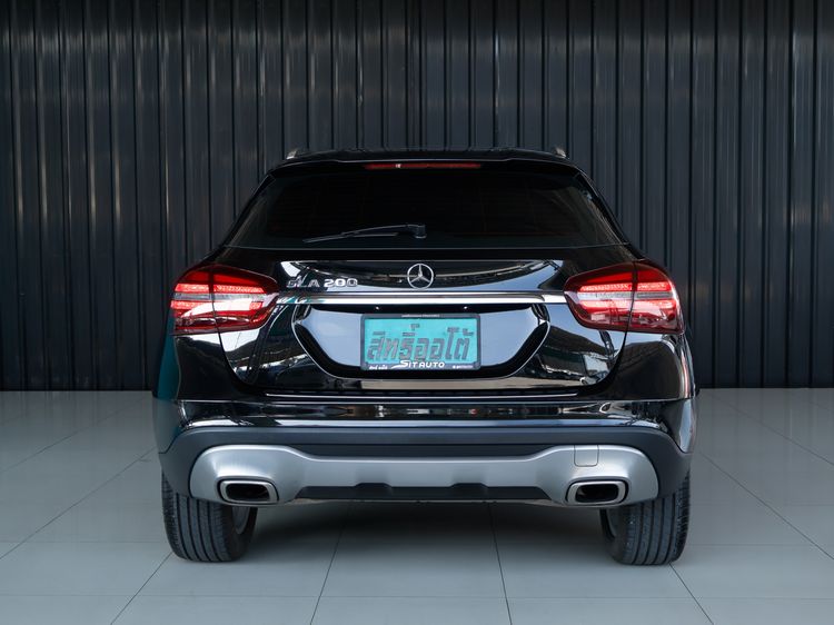 Mercedes-Benz GLA-Class 2019 GLA200 Sedan เบนซิน ไม่ติดแก๊ส เกียร์อัตโนมัติ ดำ รูปที่ 3