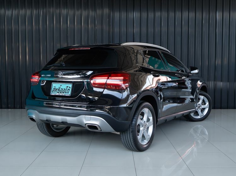 Mercedes-Benz GLA-Class 2019 GLA200 Sedan เบนซิน ไม่ติดแก๊ส เกียร์อัตโนมัติ ดำ รูปที่ 4