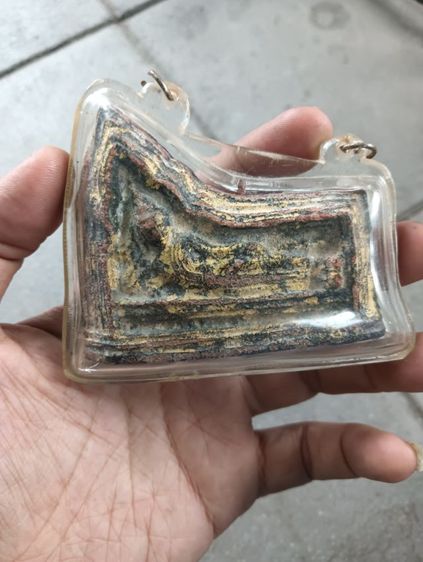 พระนอนลงรักปิดทองเก่า