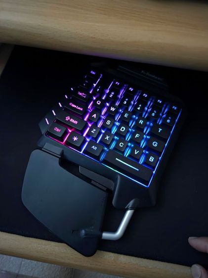 ขายคีย์บอร์ดมือเดียว ไว้เล่นเกม สภาพนางฟ้า รูปที่ 2