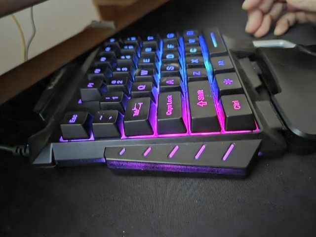 ขายคีย์บอร์ดมือเดียว ไว้เล่นเกม สภาพนางฟ้า รูปที่ 5