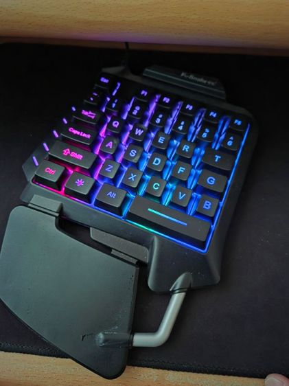 ขายคีย์บอร์ดมือเดียว ไว้เล่นเกม สภาพนางฟ้า