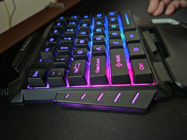 ขายคีย์บอร์ดมือเดียว ไว้เล่นเกม สภาพนางฟ้า รูปที่ 6