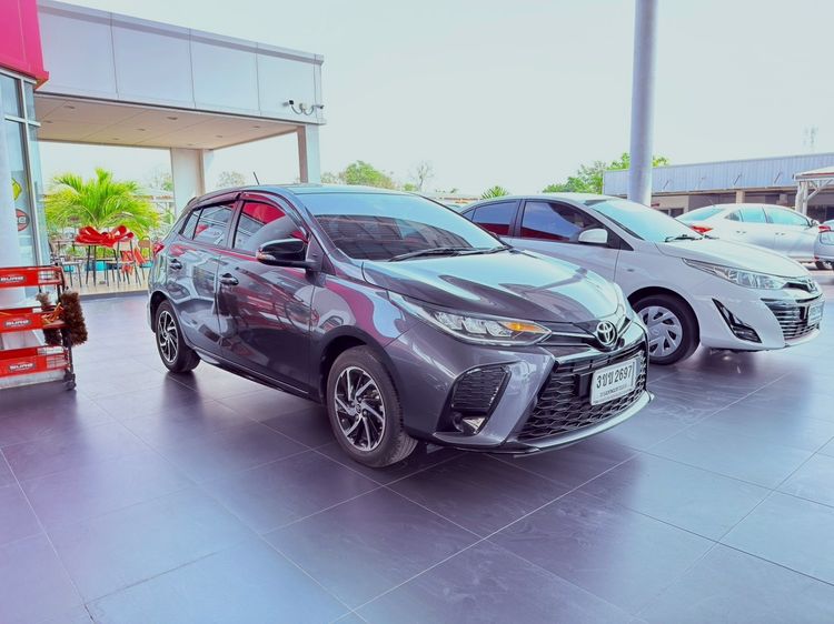 รถ Toyota Yaris ATIV 1.2 Sport สี เทา