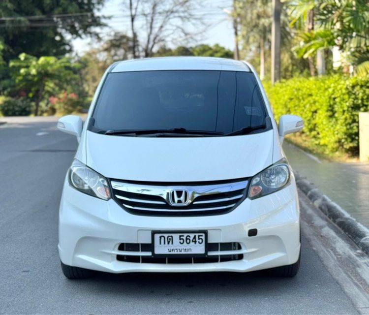 รถ Honda Freed 1.5 E สี ขาว