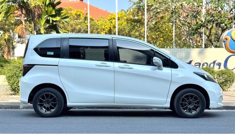 Honda Freed 2011 1.5 E Utility-car เบนซิน ไม่ติดแก๊ส เกียร์อัตโนมัติ ขาว รูปที่ 3