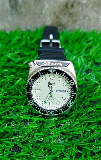 นาฬิกา CITIZEN รุ่น SPALDING 3800-396910Y ตัวเรือนสแตนเลส ขอบหน้าปัดหมุนได้ หน้าปัดสีขาว สายยาง รูปที่ 2