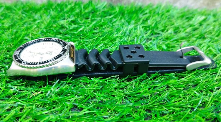 นาฬิกา CITIZEN รุ่น SPALDING 3800-396910Y ตัวเรือนสแตนเลส ขอบหน้าปัดหมุนได้ หน้าปัดสีขาว สายยาง รูปที่ 3