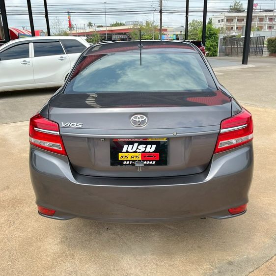 Toyota Vios 2020 1.5 Mid Sedan เบนซิน ไม่ติดแก๊ส เกียร์อัตโนมัติ เทา รูปที่ 4