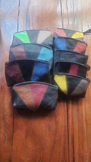 สำรวยกระเป๋าหนัง