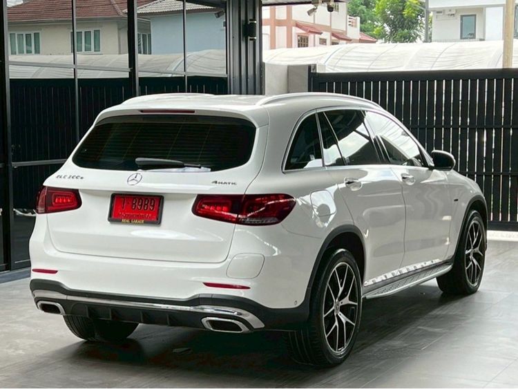 Mercedes-Benz GLC-Class 2021 GLC300e Utility-car ปลั๊กอินไฮบริด (PHEV) ไม่ติดแก๊ส เกียร์อัตโนมัติ ขาว รูปที่ 4