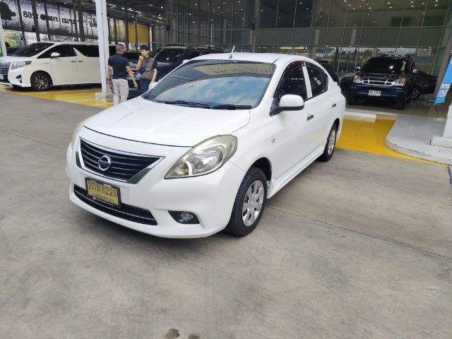 รถ Nissan Almera 1.2 E สี ขาว