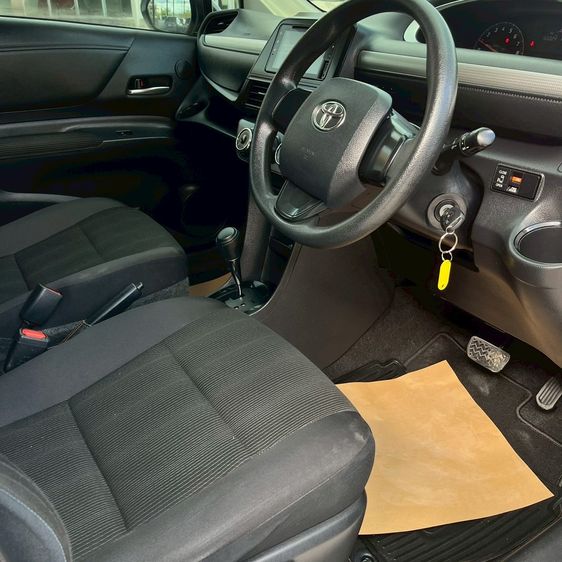 Toyota Sienta 2020 1.5 G Utility-car เบนซิน ไม่ติดแก๊ส เกียร์อัตโนมัติ ขาว รูปที่ 3