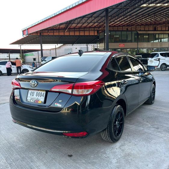 Toyota Yaris ATIV 2019 1.2 E Sedan เบนซิน ไม่ติดแก๊ส เกียร์อัตโนมัติ ดำ รูปที่ 2