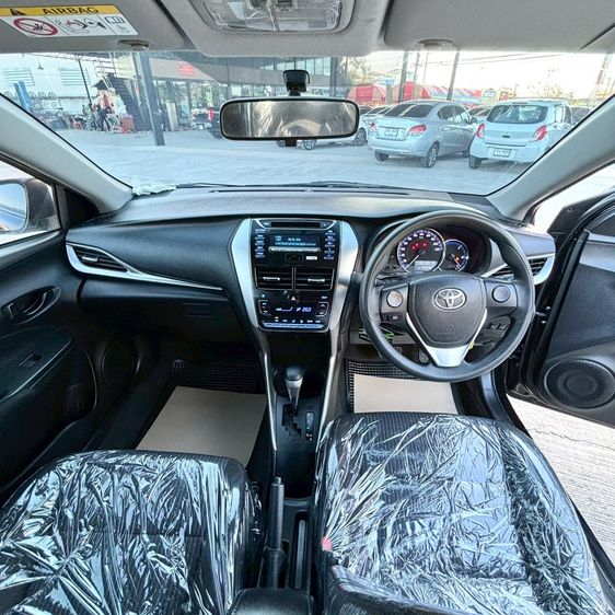 Toyota Yaris ATIV 2019 1.2 E Sedan เบนซิน ไม่ติดแก๊ส เกียร์อัตโนมัติ ดำ รูปที่ 3