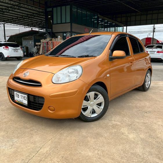 รถ Nissan March 1.2 E สี ส้ม