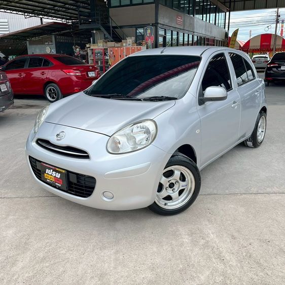 รถ Nissan March 1.2 E สี บรอนซ์เงิน