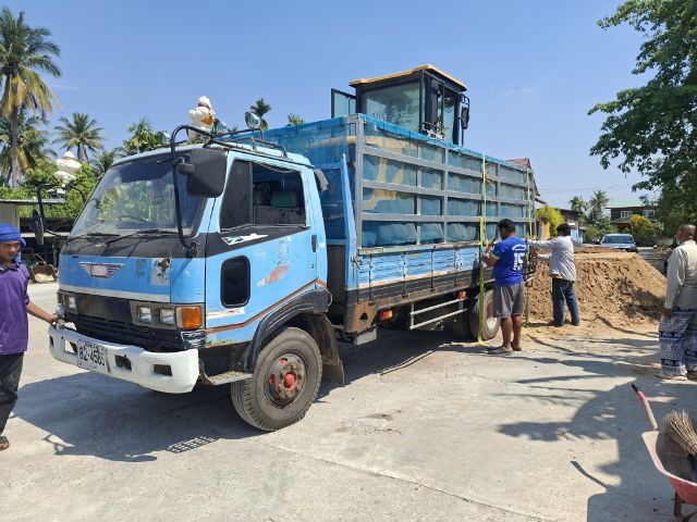 6  ล้อ HINO ขายด่วนFC144A เครื่องWO6D-160แรง เกียใหญ่ แชสซีใหญ่ เอฟหน้า เอฟหลัง พาวเวอ ยาว5.50เมตร แหนบเสริม ปูพื้นเหล็กพร้อมบรรทุก เล่มพร้อม