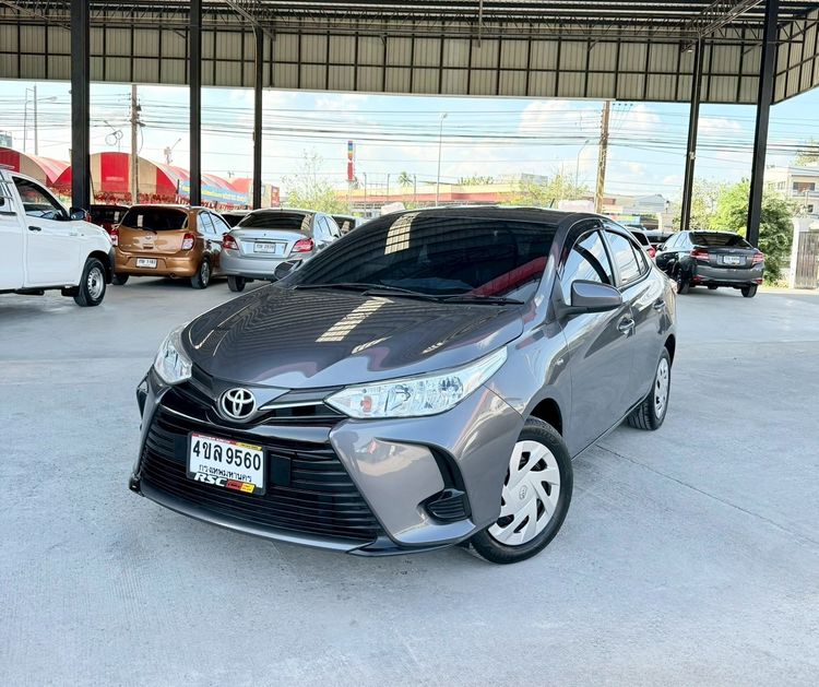 รถ Toyota Yaris ATIV 1.2 Entry สี เทา
