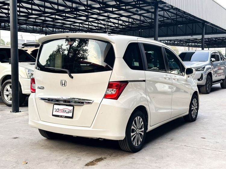 Honda Freed 2013 1.5 EL Utility-car เบนซิน เกียร์อัตโนมัติ ขาว รูปที่ 4