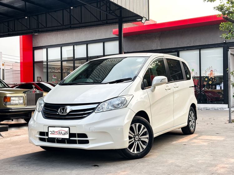 รถ Honda Freed 1.5 EL สี ขาว