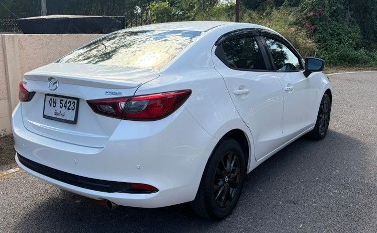 Mazda Mazda 2 2021 1.3 Skyactiv-G S Leather Sedan Sedan เบนซิน ไม่ติดแก๊ส เกียร์อัตโนมัติ ขาว รูปที่ 4